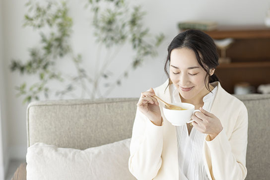 「味わい瞑想」でムダ食い防いで満腹感アップ